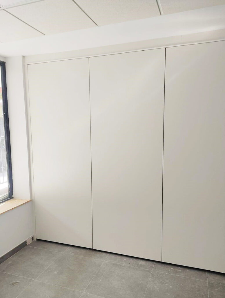 Soluciones Flexibles para Oficinas: Tabique Móvil Multidireccional de 51 dB 3 Tabique móvil Multidireccional 56db Tabitek oficina de Sevilla