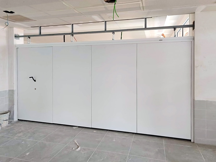 Transformando el Espacio Educativo: Instalación de un Tabique Móvil Monodireccional de 51 dB en Torrellano, Alicante 4 Tabique Móvil Monodireccioneal de 51db Tabitek en el colegio Torrellano de Albacete