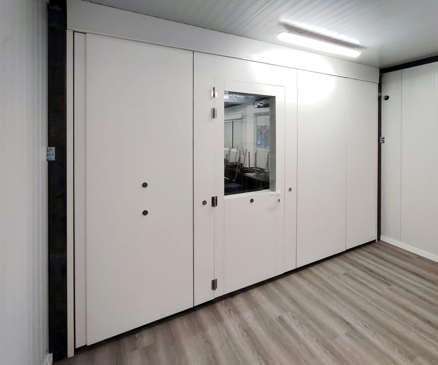 Soluciones Educativas en Barcelona: Tabique Móvil Monodireccional Tabitek con Aislamiento Acústico de 46 dB para un Aprendizaje Flexible 5 Tabique móvil monodireccional 46db Tabitek transformación en el Colegio de Barcelona
