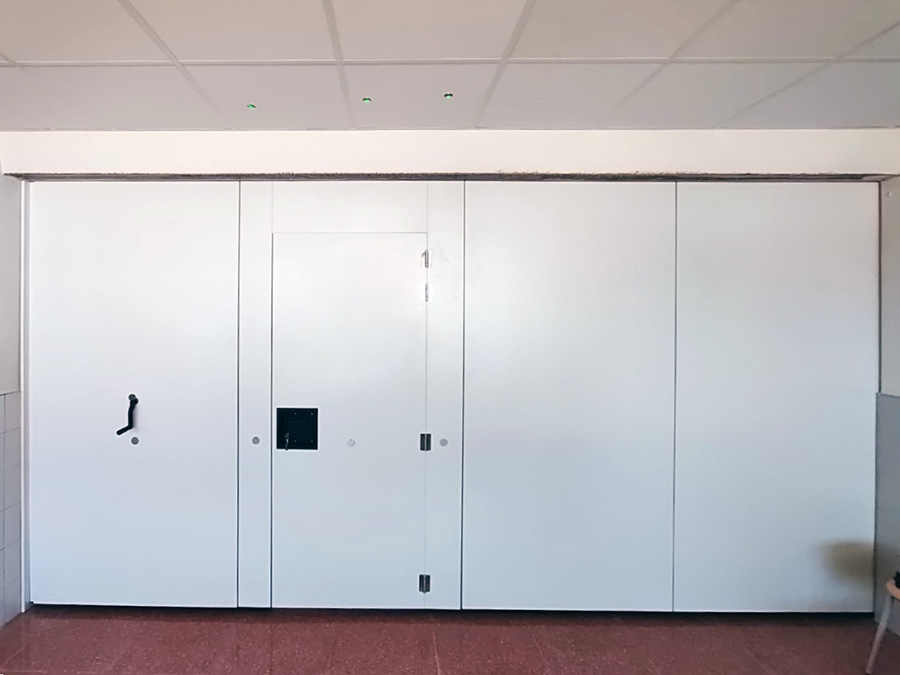 Evolución de Espacios Formativos: Nuevo espacio polivalente con Tabique Móvil Monodireccional 46 dB en Albacete en el CIFP Aguas Nuevas 4 Instalación tabique móvil monodireccional 46db Tabitek en Albacete en el CIFP Aguas Nuevas