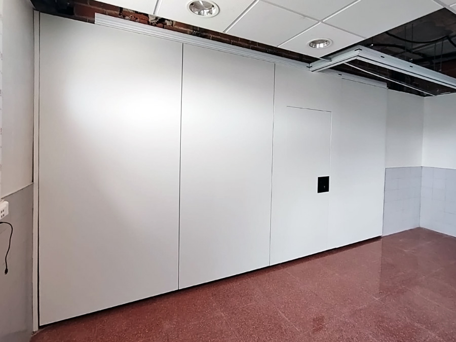 Evolución de Espacios Formativos: Nuevo espacio polivalente con Tabique Móvil Monodireccional 46 dB en Albacete en el CIFP Aguas Nuevas 5 Tabique móvil monodireccional 46db Tabitek instalado en Albacete en el CIFP Aguas Nuevas