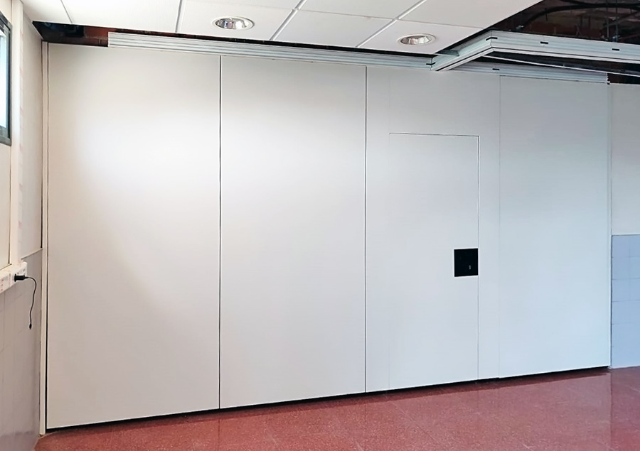 Evolución de Espacios Formativos: Nuevo espacio polivalente con Tabique Móvil Monodireccional 46 dB en Albacete en el CIFP Aguas Nuevas 1 Tabique móvil monodireccional 46db Tabitek en Albacete instalado en el CIFP Aguas Nuevas